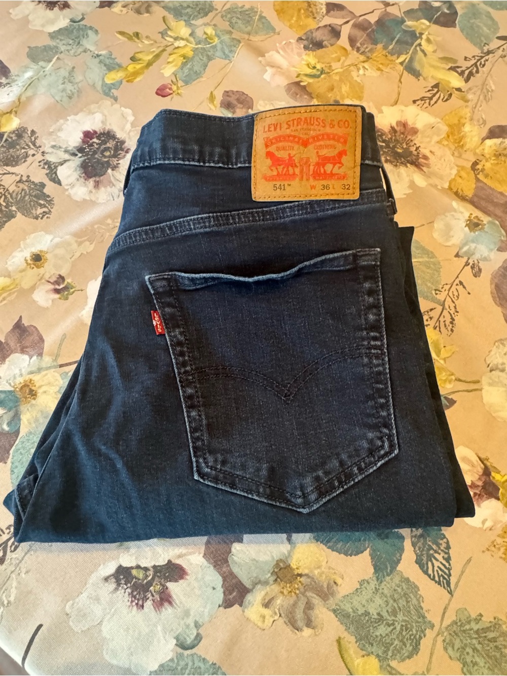 Levi's Navy Blue 541  Dark Blue Wash Jeans with Tan Leather Patch Size 36/32